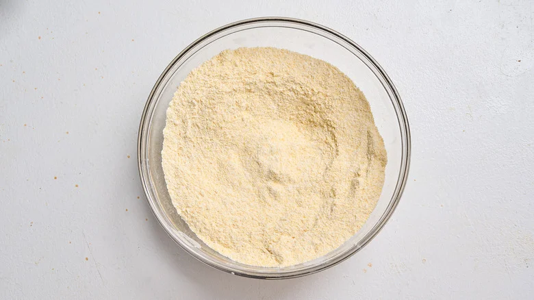 flour and cornmeal whisked together in a bowl
