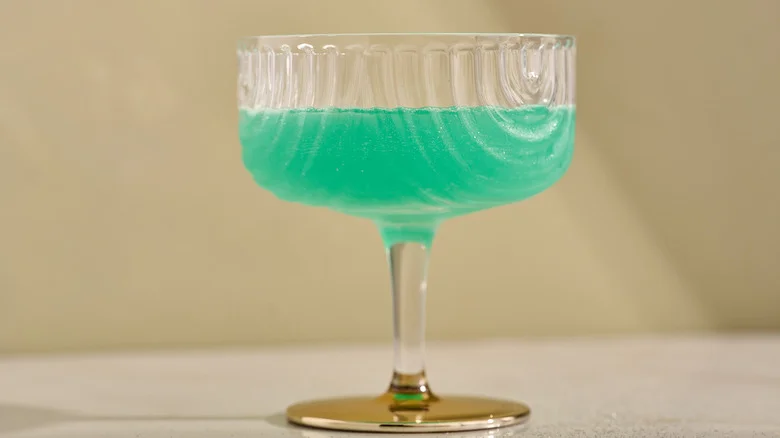 Green Oz-mopolitan cocktail on a table