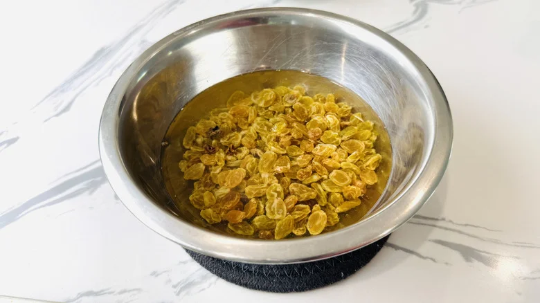 Soaking raisins in boiling water