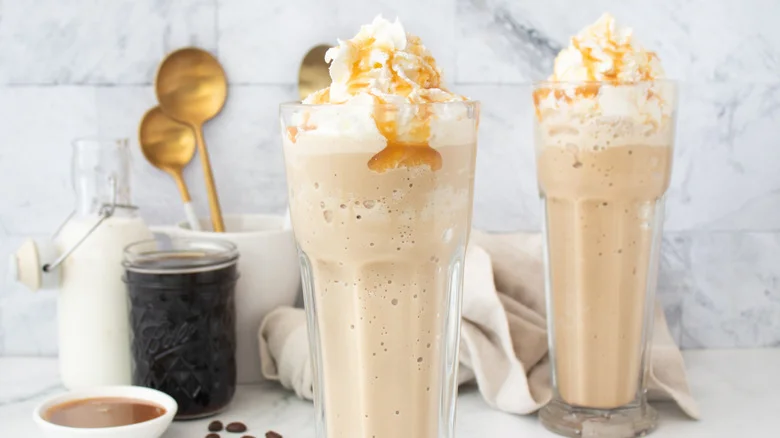 Caramel frappes on countertop