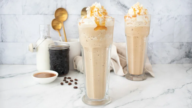 Caramel frappes on countertop